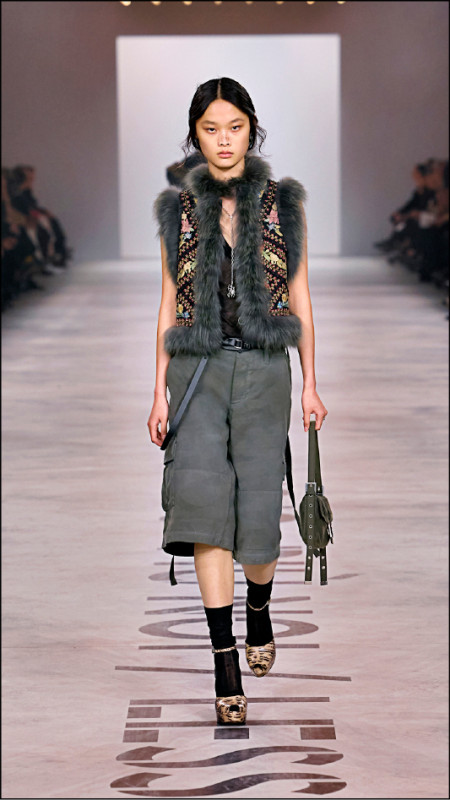 皮草與皮革卸下過往華麗姿態，透過重塑與拼接再造，透露當代女性的力量與優雅。