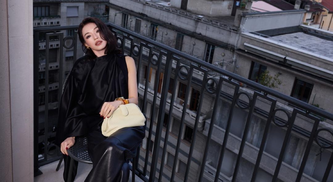 舒淇連假前飛往米蘭時裝週，力挺代言品牌BV新作發表。