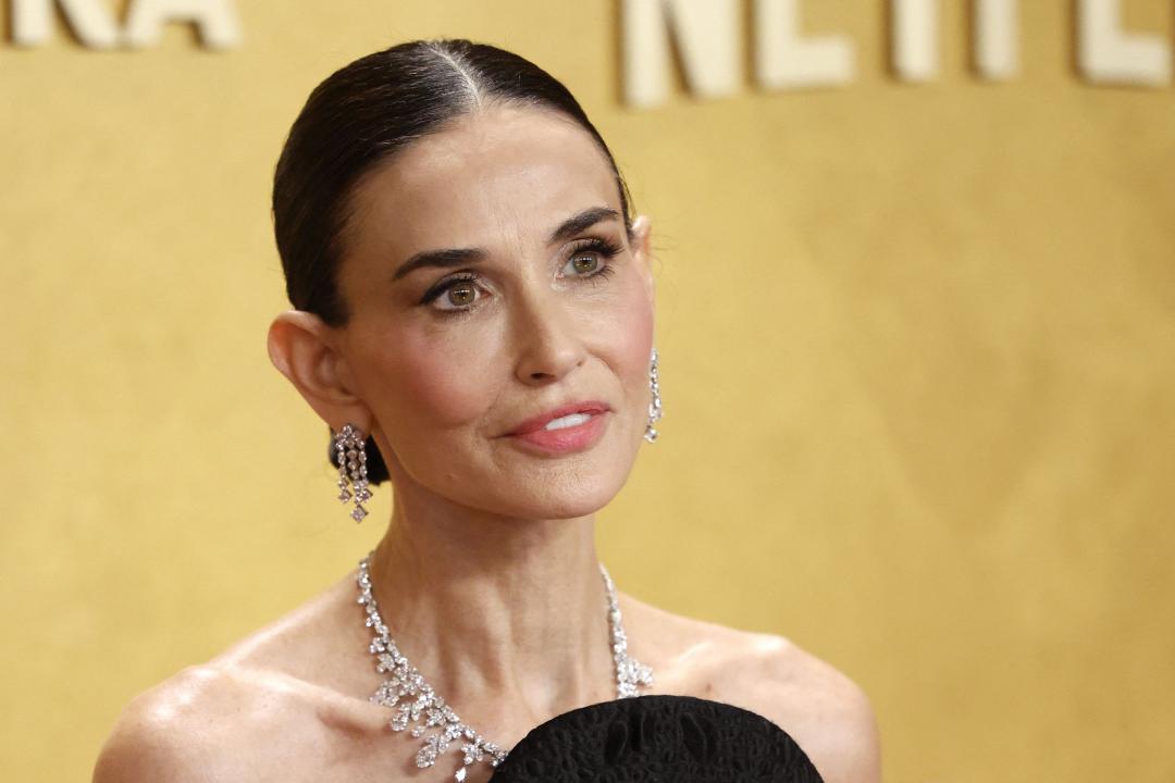 黛咪摩爾佩戴海瑞溫斯頓珠寶，總重近100克拉。（路透）