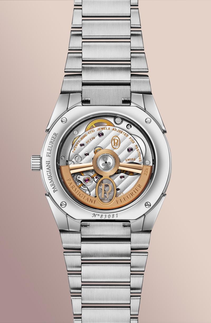 鏤空22K玫瑰金自動盤，呼應錶盤的粉調玫瑰色。（Parmigiani Fleurier提供）