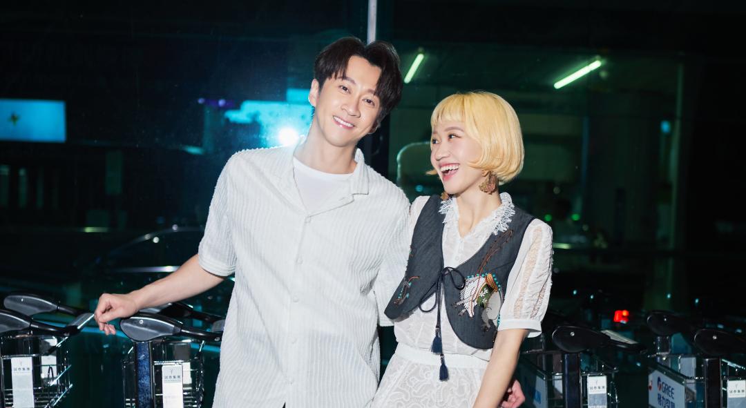 Lulu與陳漢典以宛如「蜜月旅行」的姿態，啟程飛往巴黎挺夏姿王太。