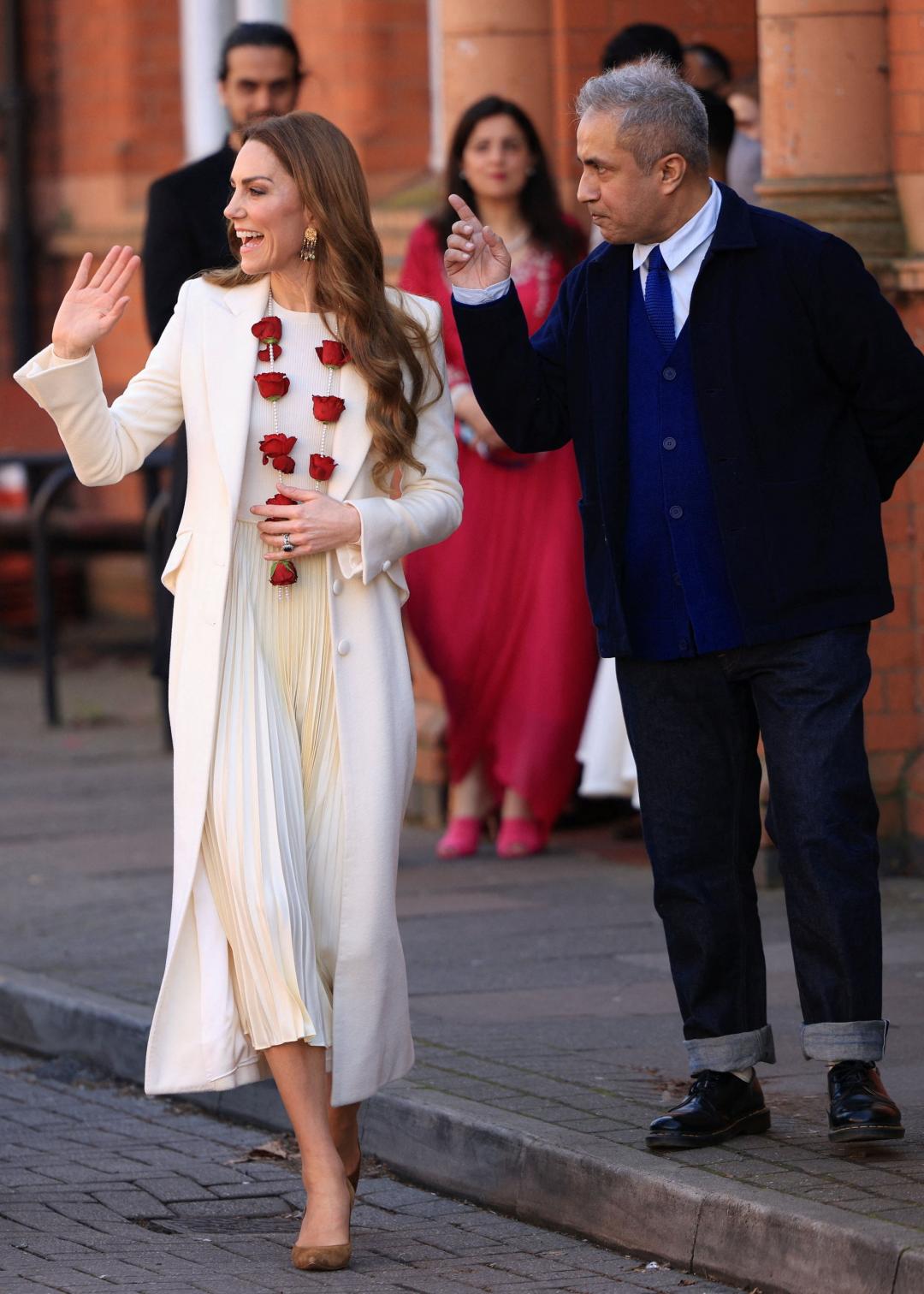 凱特王妃以一身奶油白優雅亮相。(路透)