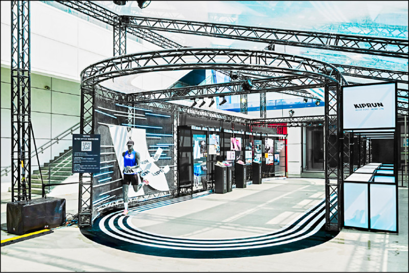 迪卡儂特別於三重門市設計KIPRUN體驗式EXPO空間，邀請跑者一站式體驗不同訓練特色的鞋款，期間限定開設至3月8日。