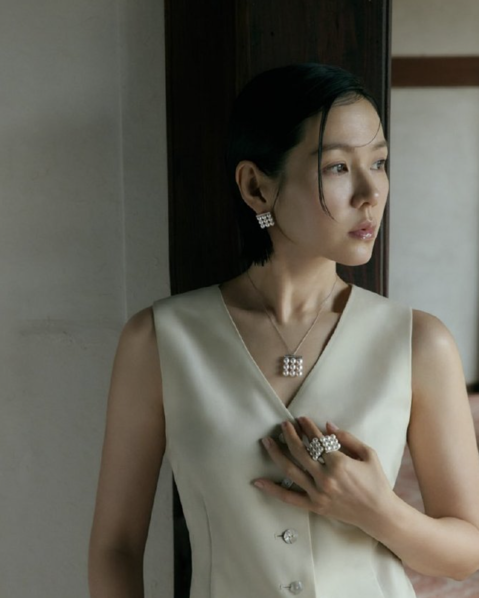 孫藝真佩戴TASAKI balance build系列。