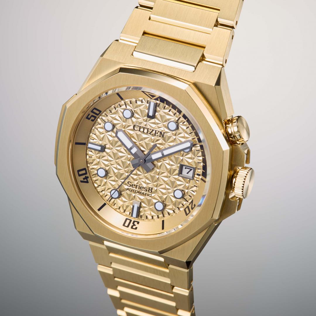 Series 8 890系列金色款NB6062-52P，54,800元。