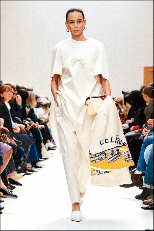 Celine秀場多套設計都能自然融入日常衣櫥，展現實穿與風格兼具的設計理念。