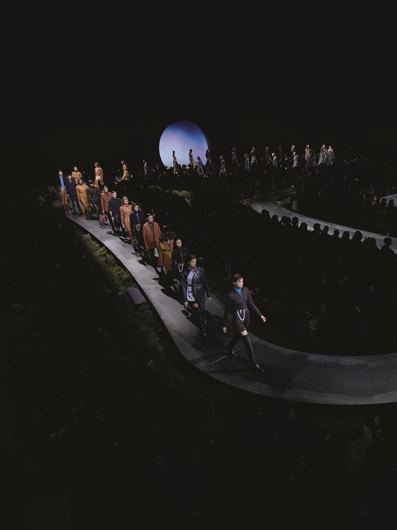 愛馬仕2026秋冬大秀空間利用光影呼應設計靈感。（Hermès提供）