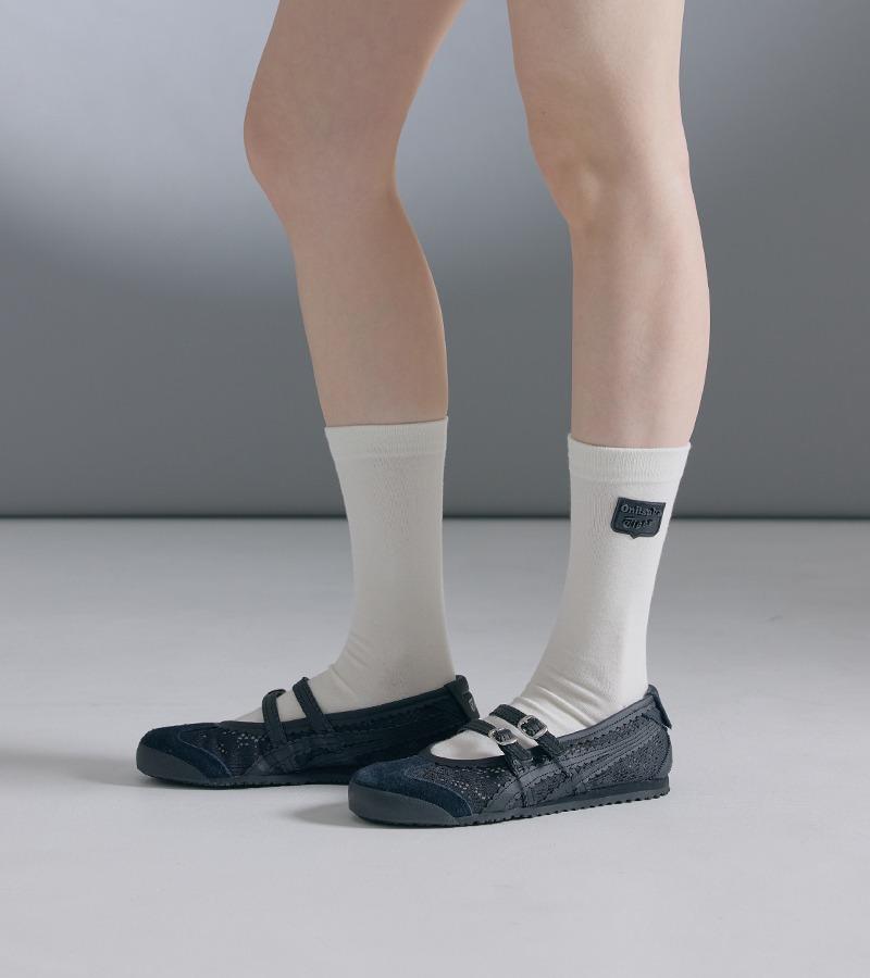 MEXICO 66 TGRS以花朵狀立體條紋，呈現浮雕般的細節特色。