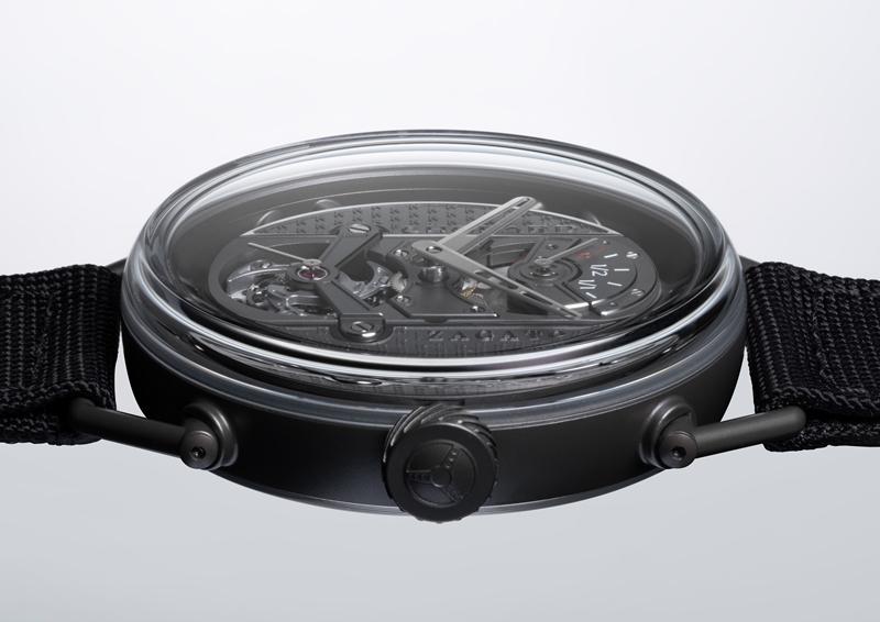 透明箱形藍寶石水晶鏡面自錶殼延伸至側面。（Chopard提供）