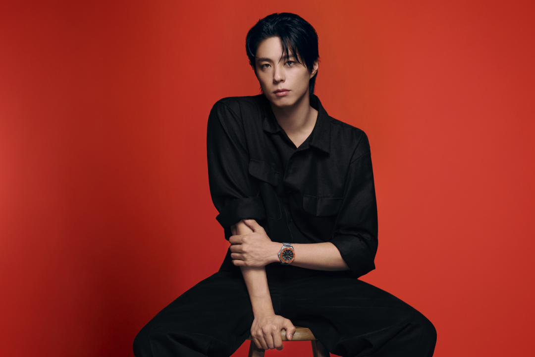 OMEGA腕錶為樸寶劍增添成熟魅力。