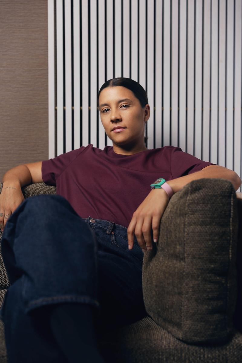 Sam Kerr佩戴RICHARD MILLE RM 07-04自動上鍊運動腕錶拍攝形象照。（RICHARD MILLE提供）