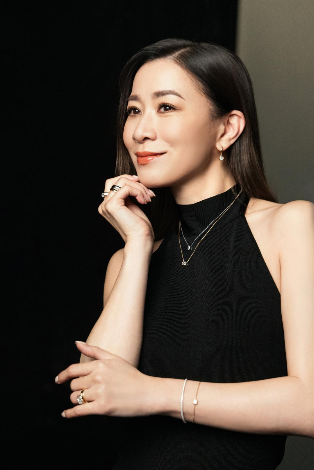 佘詩曼將鑽石融入日常穿搭。(Swarovski提供)