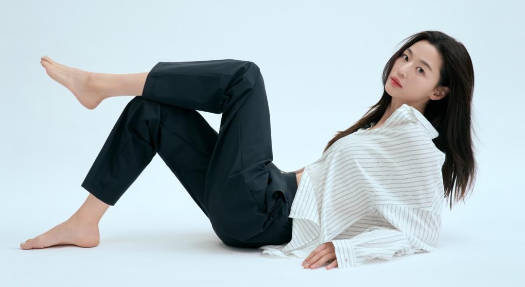 全智賢清新氣質與大氣臉孔，讓她出道多年來穩坐時尚圈代言寵兒地位。