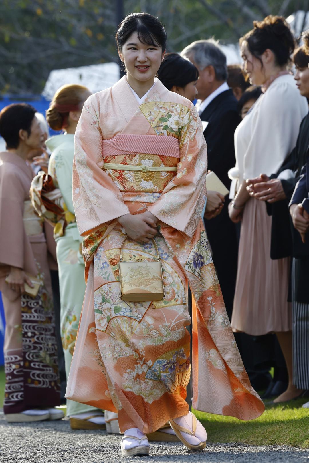 愛子公主梳起髮髻相當優雅。(美聯社)