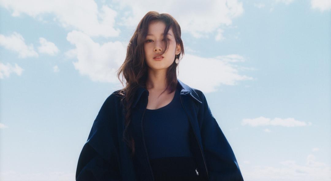 TWICE成員SANA在台北小巨蛋演唱會行程結束後，隔日現身台北101為Polo Ralpg Lauren Polo Play春夏限定快閃店站台。