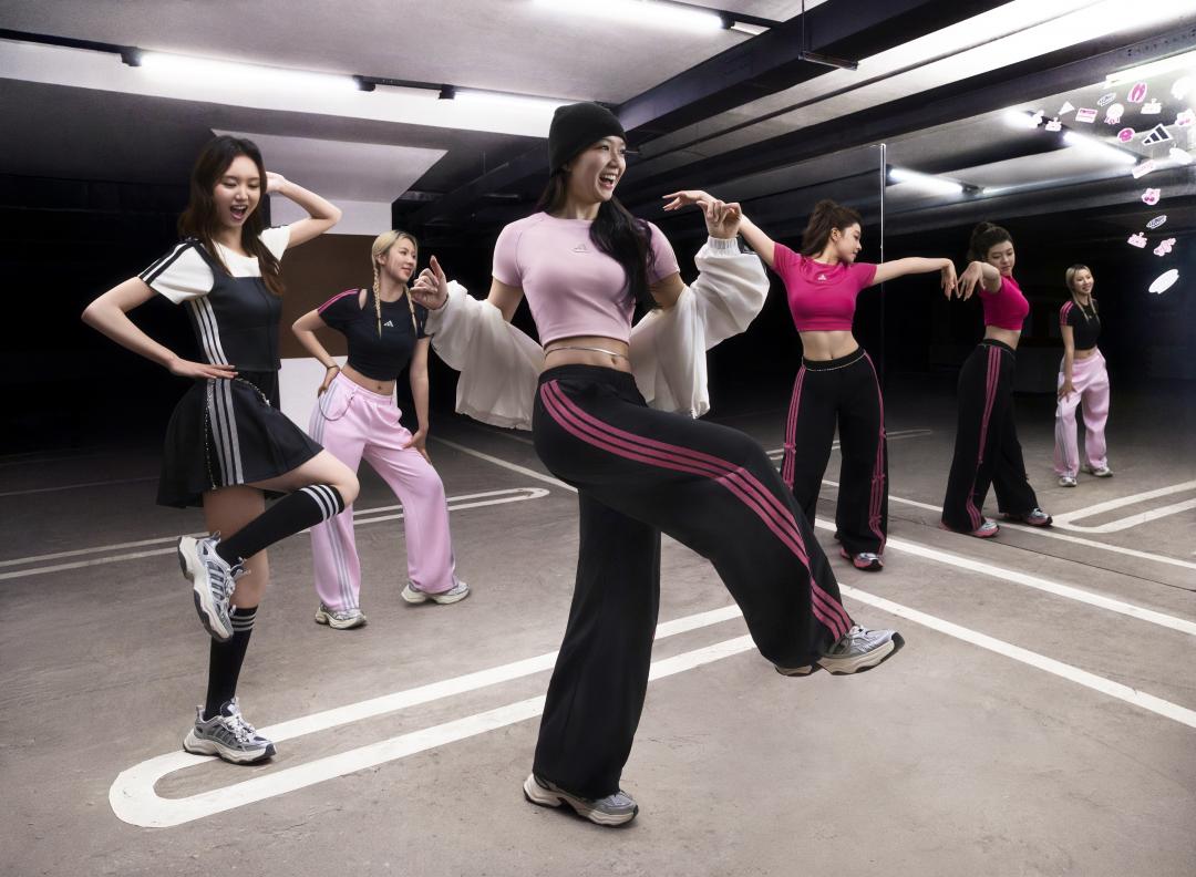 主打單品三線錐形褲，本季版型升級更加修身顯瘦。