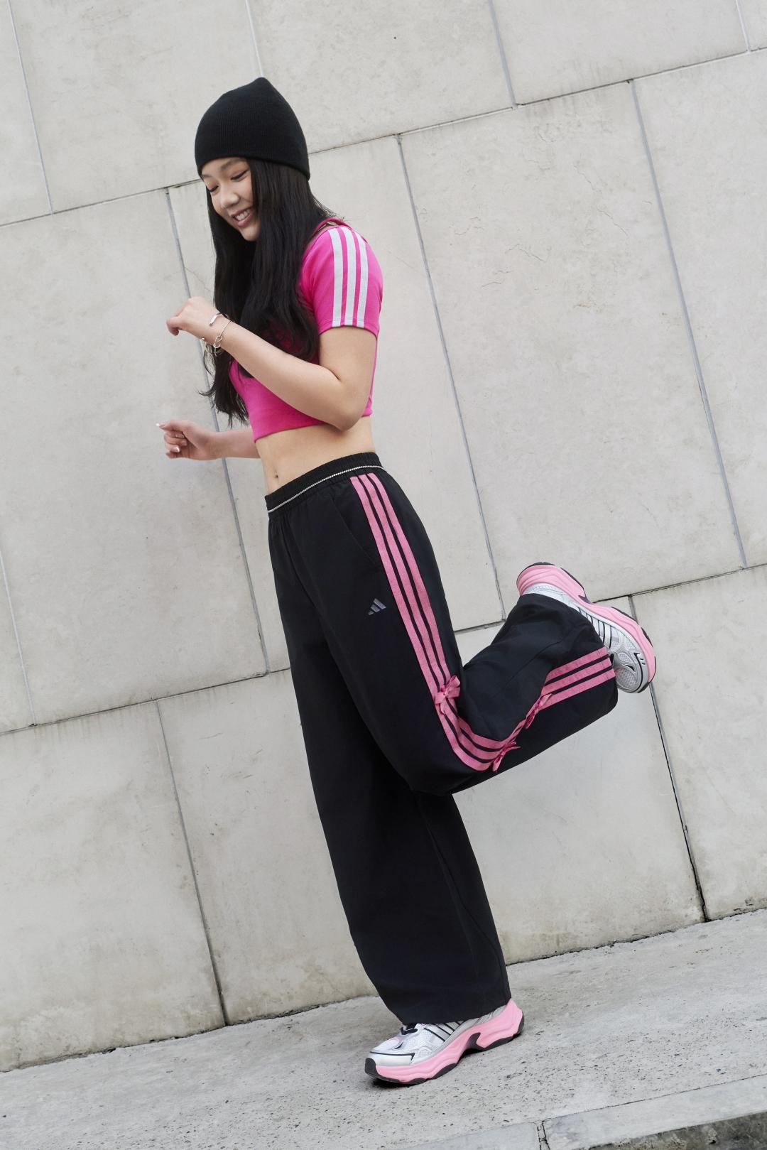 香蕉型身材，可選穿短版上衣拉高腰線，突顯腿部修長曲線。