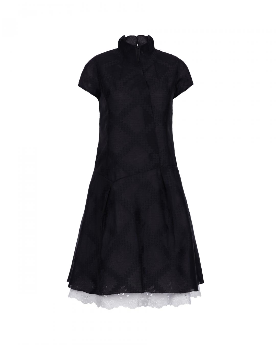 古典旗袍領A字洋裝，原價NT$40,800元，特賣價NT$20,400元。