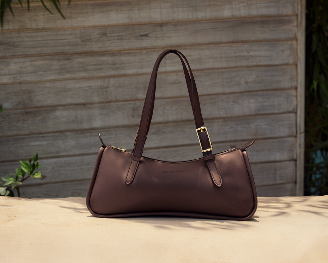 Looong系列摩卡色肩揹袋，售價NT$23,500元。