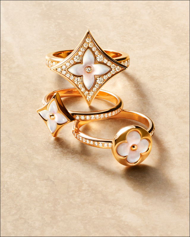 Color Blossom M Star戒指，217,000元（圖上至下）；Color Blossom XS Star戒指，121,000元；Color Blossom XS Sun戒指，121,000元，皆為玫瑰K金、白色珍珠母貝、密鑲鑽石。
