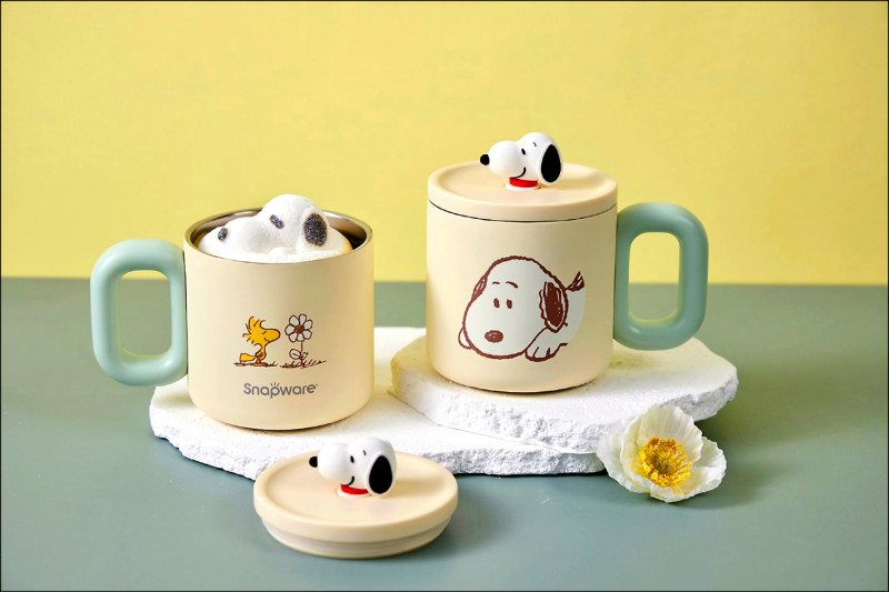 SNOOPY新品：「花野拾光」316不鏽鋼保溫保冰辦公杯，杯蓋為可拆卸的立體公仔，可愛又療癒。360ml，1,380元。
