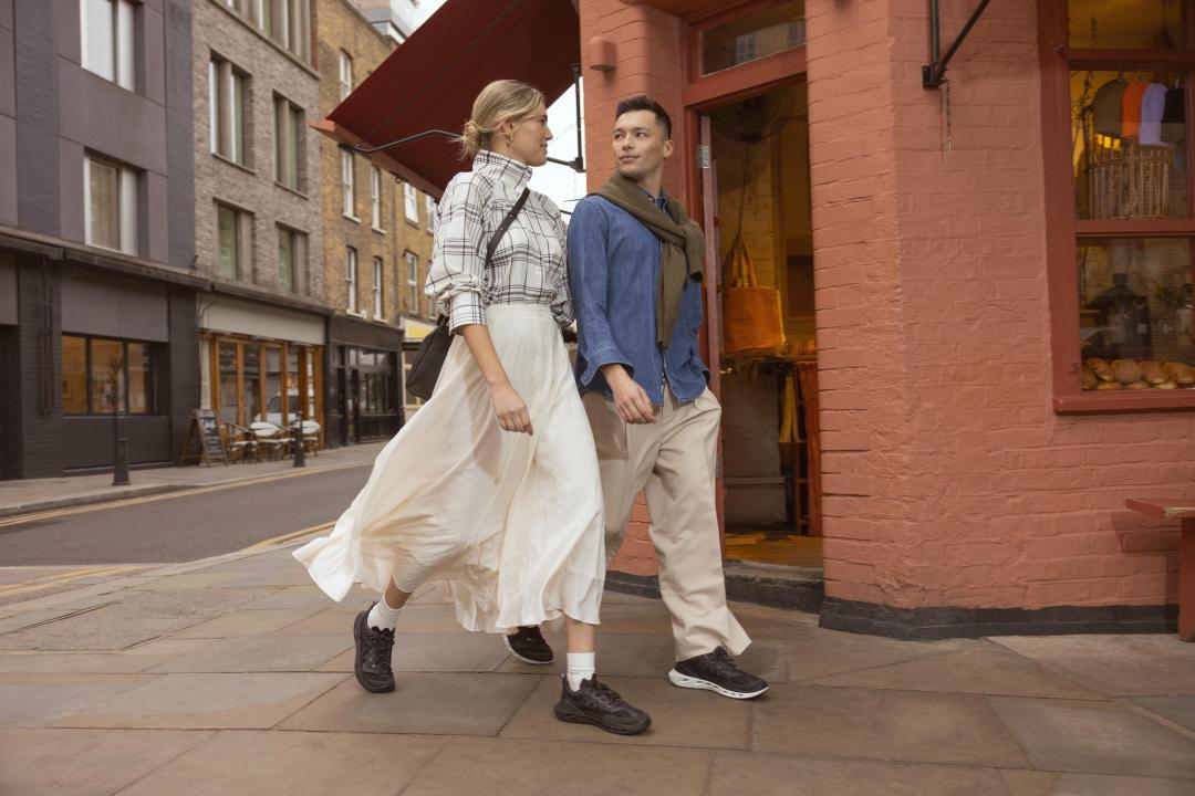 ECCO旗下「鞋王」招牌，推出全新BIOM 720系列，躍升為旗下最強緩震鞋型代表。