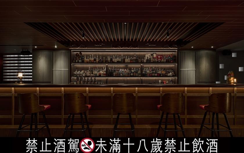 BarWay店內以木質與暖光營造沉穩氛圍，成為錶友交流的全新據點。（U-BOAT提供）