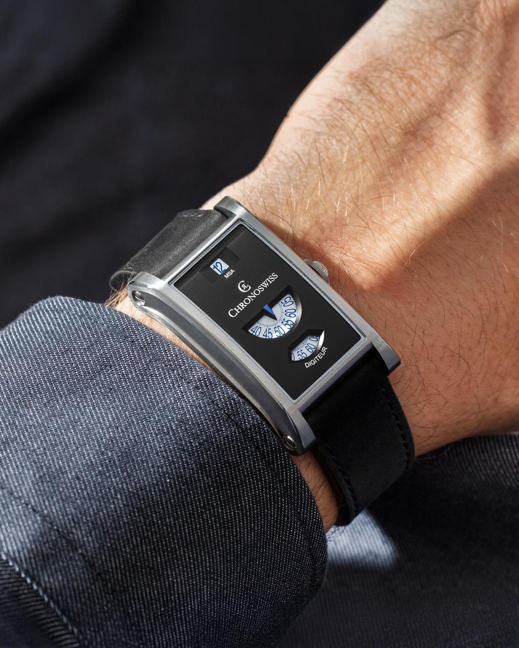 Chronoswiss Neo Digiteur Granit機械腕錶，深石墨灰面盤，475,000元，限量99只。