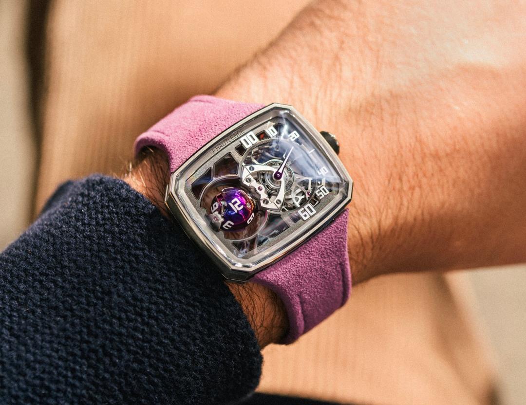 Hautlence Sphere Series 3機械腕錶，2,920,000元，全球限量28只。