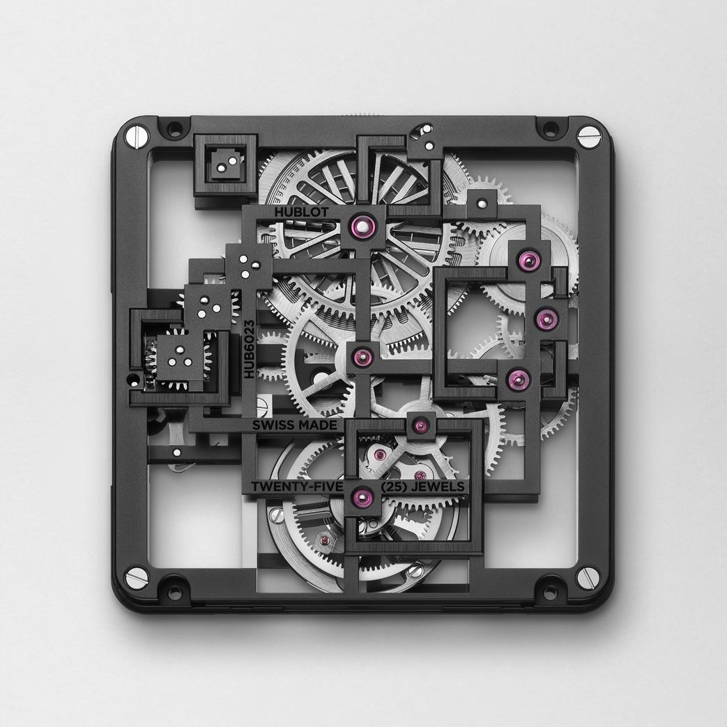 將荷蘭藝術家彼德蒙德裏安的幾何藝術語言，結合機芯構造，打造「全直角」的機芯語言。