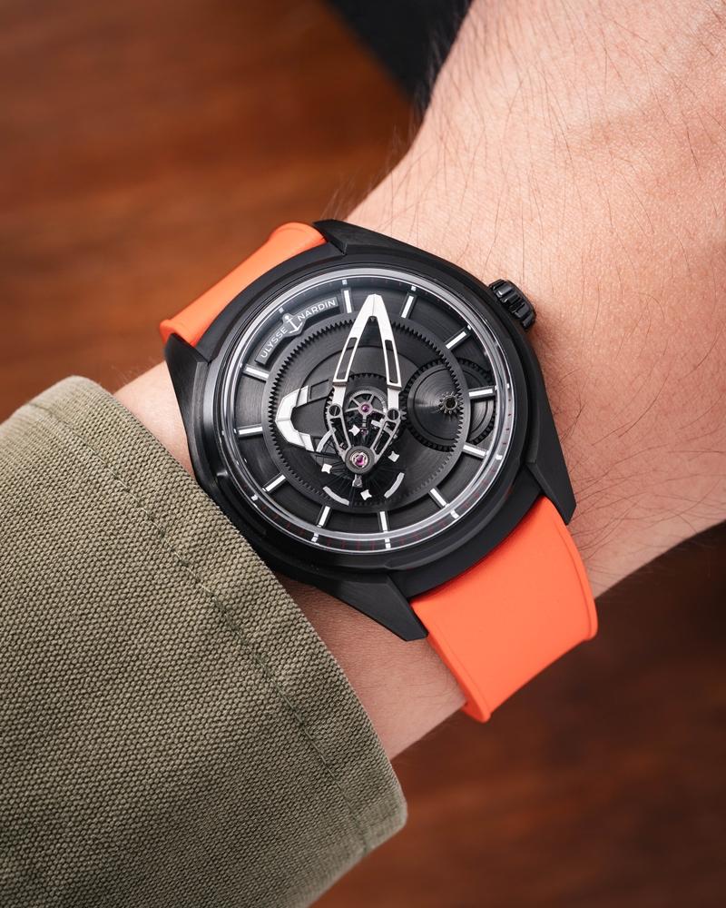 黑色錶殼搭配亮橘錶帶，形成強烈對比，為前衛設計注入運動氣息。（Ulysse Nardin提供）