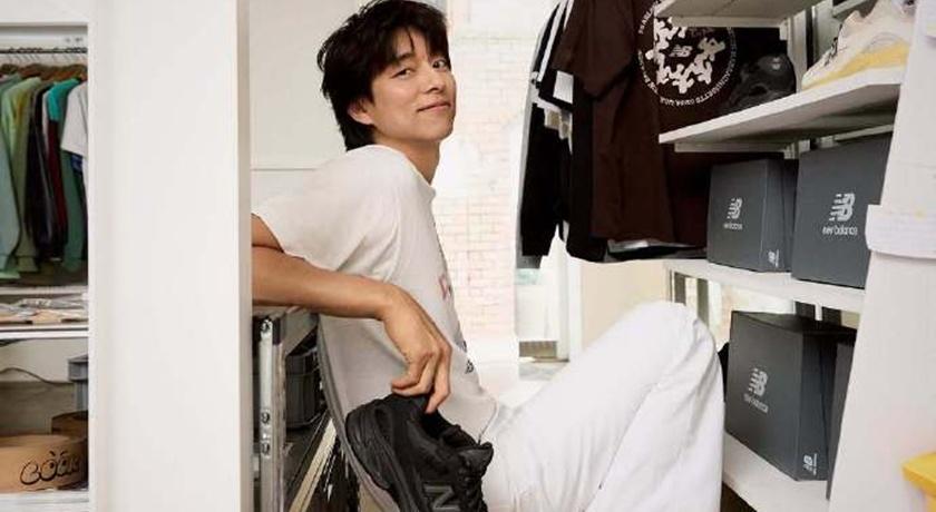 孔劉白T配短褲竟比穿西裝還帥!NB鞋這樣搭 46歲大叔立刻變少年仔