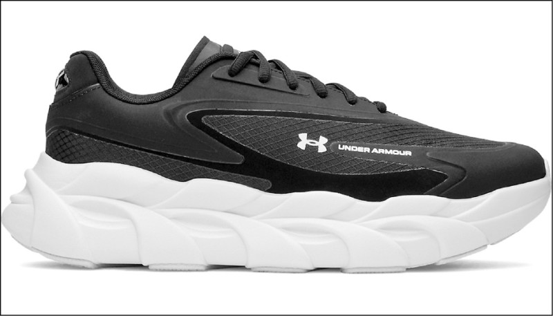 UNDER ARMOUR UA Halo Runner SE慢跑鞋，黑，4,780元。