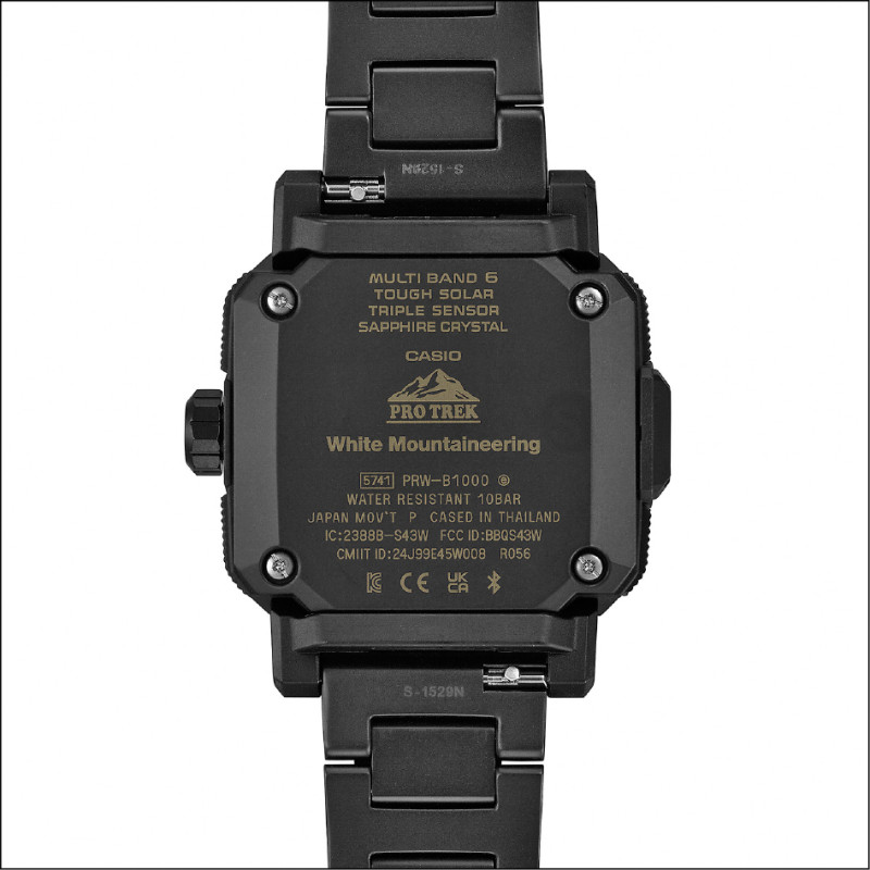 腕錶底蓋也印有White Mountaineering®品牌標誌。