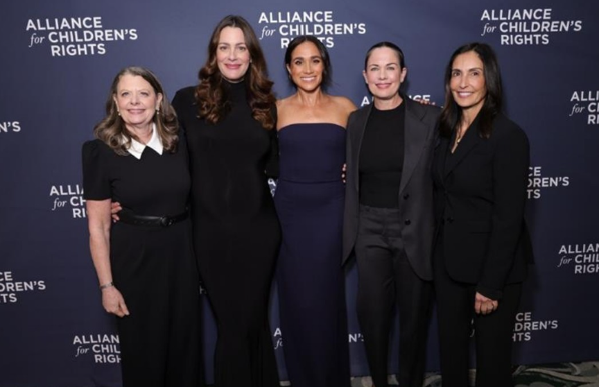 梅根（中）的社交生活相當活躍。（翻攝自IG）