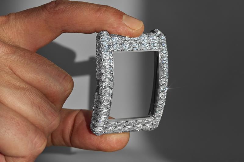 錶殼與錶盤全面鑲嵌Angel Cut鑽石，搭配對稱雙陀飛輪設計，構築極致奢華的光影建築。（Sincere Haute Horlogerie提供）