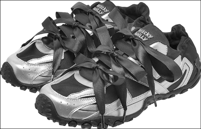 Wacky WiLLy KITTE LITE系列輕量鞋（黑／灰／卡其，共3色），推薦價3,290元，4/1起限量販售。