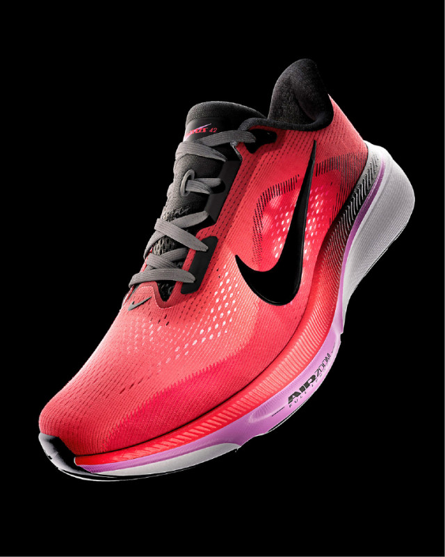 前掌結構增加緩衝空間，有助於長距離跑動時降低疲勞感。Nike Pegasus 42，紅色，3,800元。