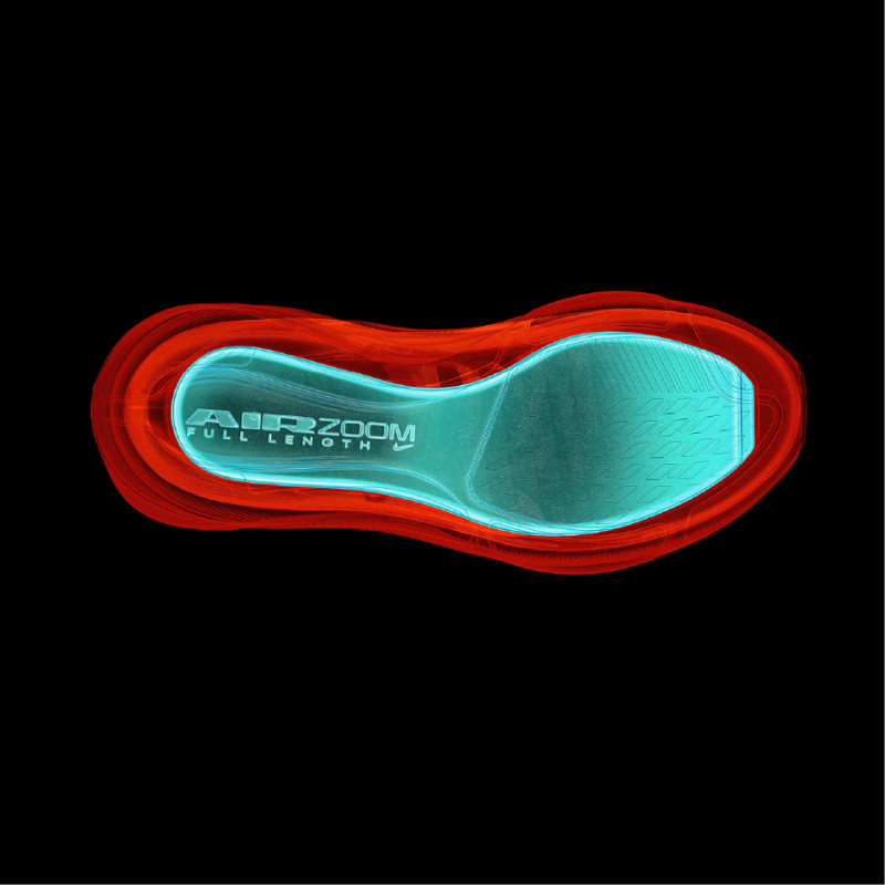全掌Air Zoom氣墊經重新調整，回彈與推進感更為明顯。