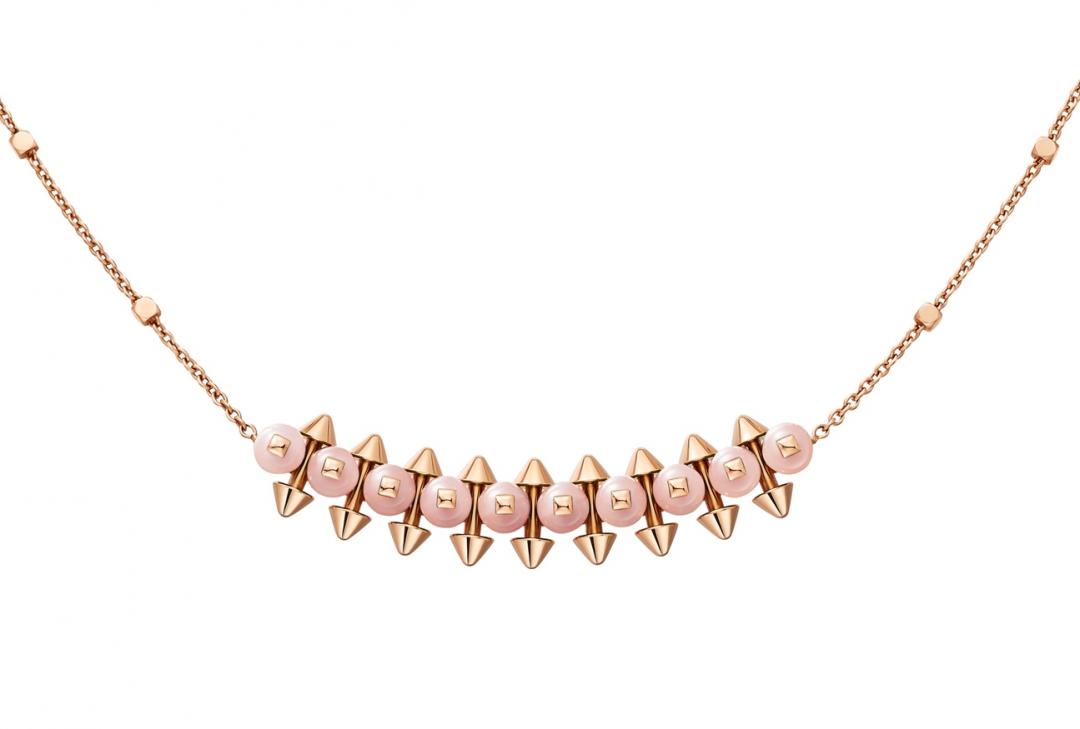 Cartier Clash de Cartier吊墜項鍊，玫瑰金、粉紅色玉髓，178,000元。