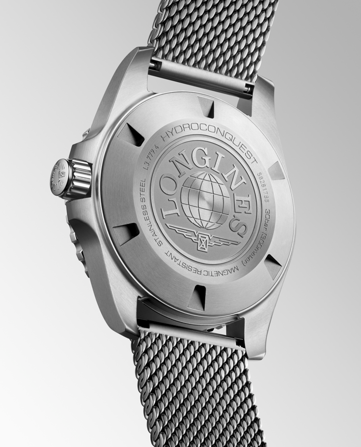 旋入式底蓋鐫刻浪琴飛翼沙漏標誌。