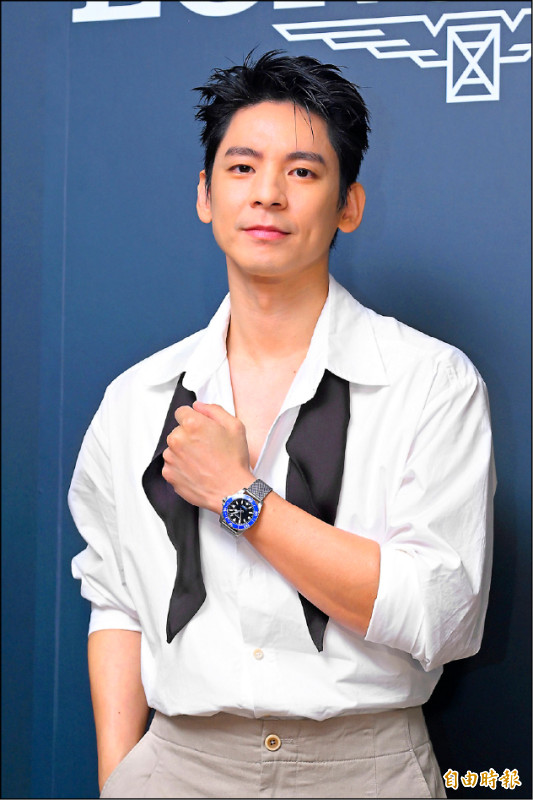 浪琴品牌好友林柏宏佩戴全新HYDROCONQUEST深海徵服者系列，他特別讚賞錶款百搭又實用。（記者胡舜翔攝）