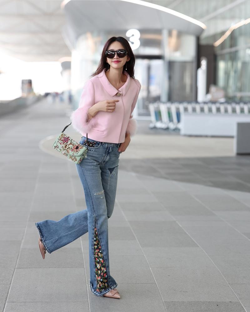 林志玲機場造型走甜美路線。（Valentino提供）