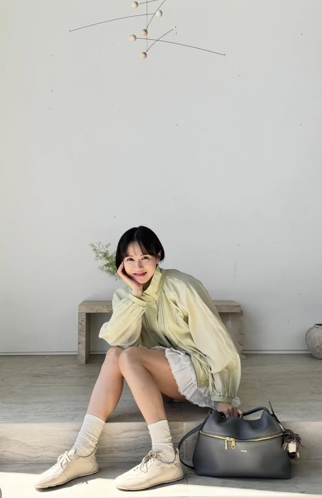 孫藝真的穿搭滿滿少女感。