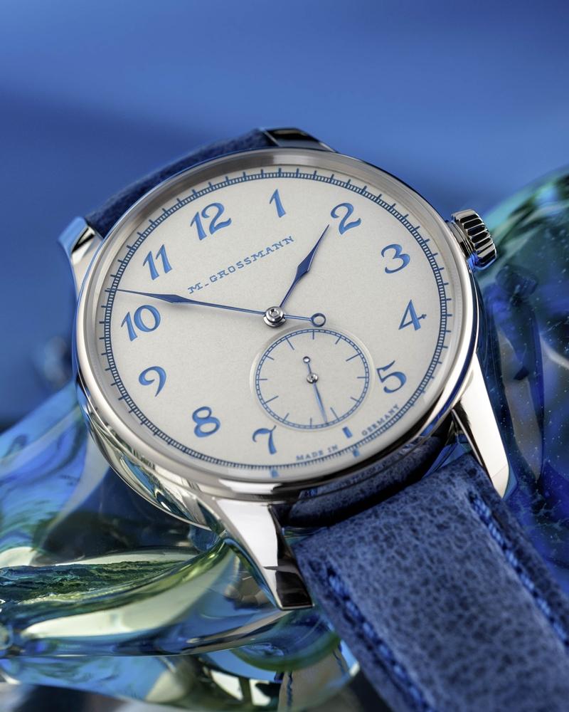 Moritz Grossmann推出HAMATIC Silver-Plated by Friction週年限量腕錶，以手拭鍍銀面盤與藍色細節呈現經典比例美感。（瑞博品提供）