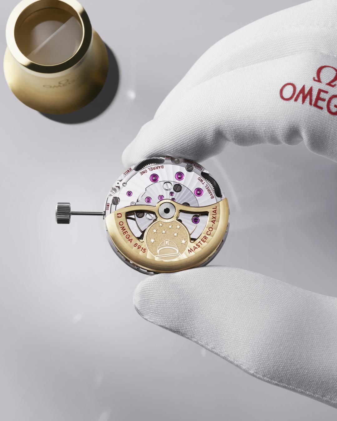 星座系列天文台腕錶搭載全新機芯，經大師天文台認證。