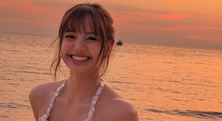 Lisa 29歲海島慶生辣照放送！曲線畢露「水晶比基尼」人間芭比再升級