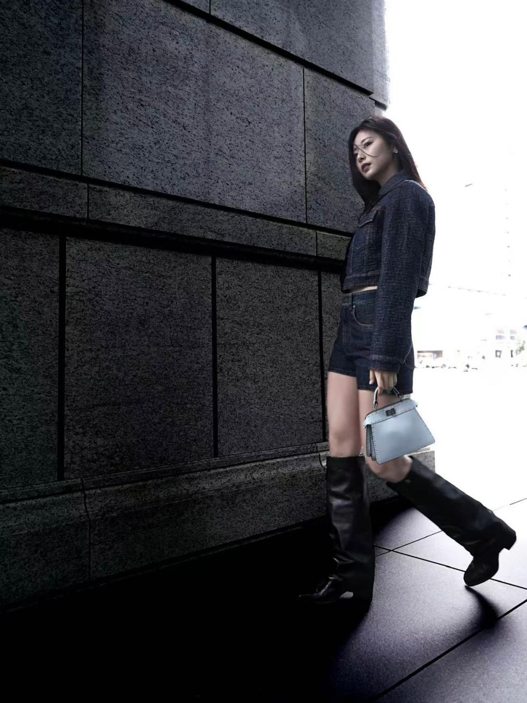 漫步在台北建築物旁，子瑜舉手投足間盡顯國際名模風採。（翻攝自instagram）