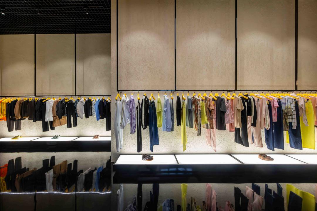 Onitsuka Tiger微風南山全新專賣店，完整引進米蘭時裝週系列服飾。