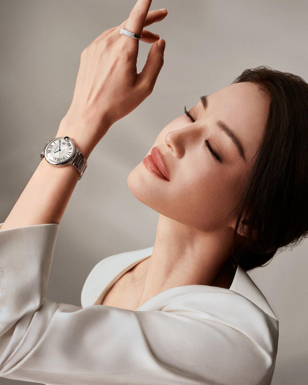 舒淇佩戴Ballon Bleu de Cartier藍氣球腕錶。（卡地亞提供）